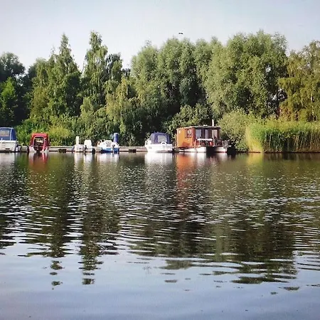 Uebernachtung Auf Einem Hausboot * Анклам
