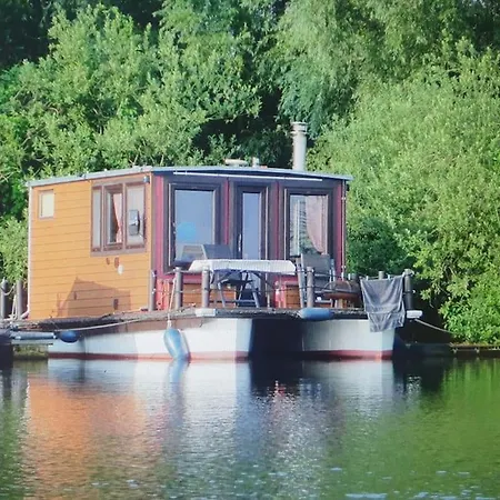 Uebernachtung Auf Einem Hausboot Апартаменты Анклам